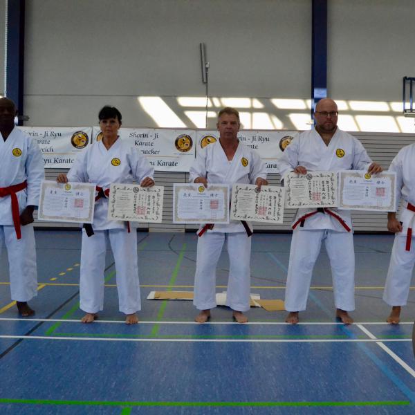 Verleihung der 6. Dan und Renshi Urkunden